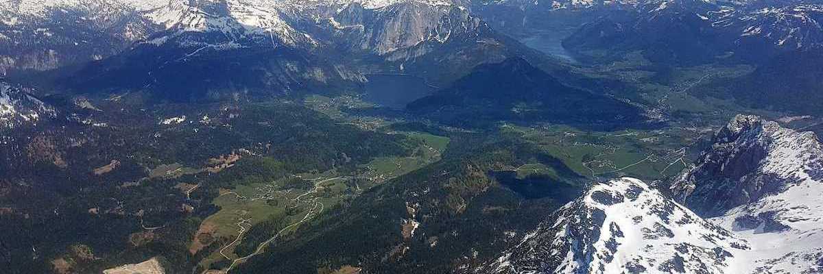 Flugwegposition um 11:51:59: Aufgenommen in der Nähe von Gemeinde Bad Goisern am Hallstättersee, Bad Goisern am Hallstättersee, Österreich in 2418 Meter